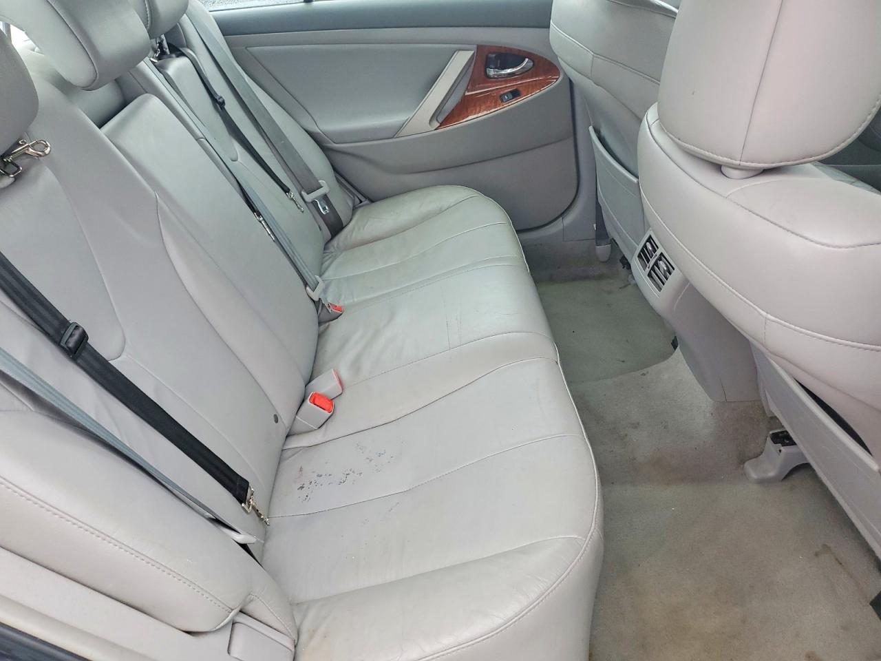 2011 TOYOTA CAMRY XLE photo 10