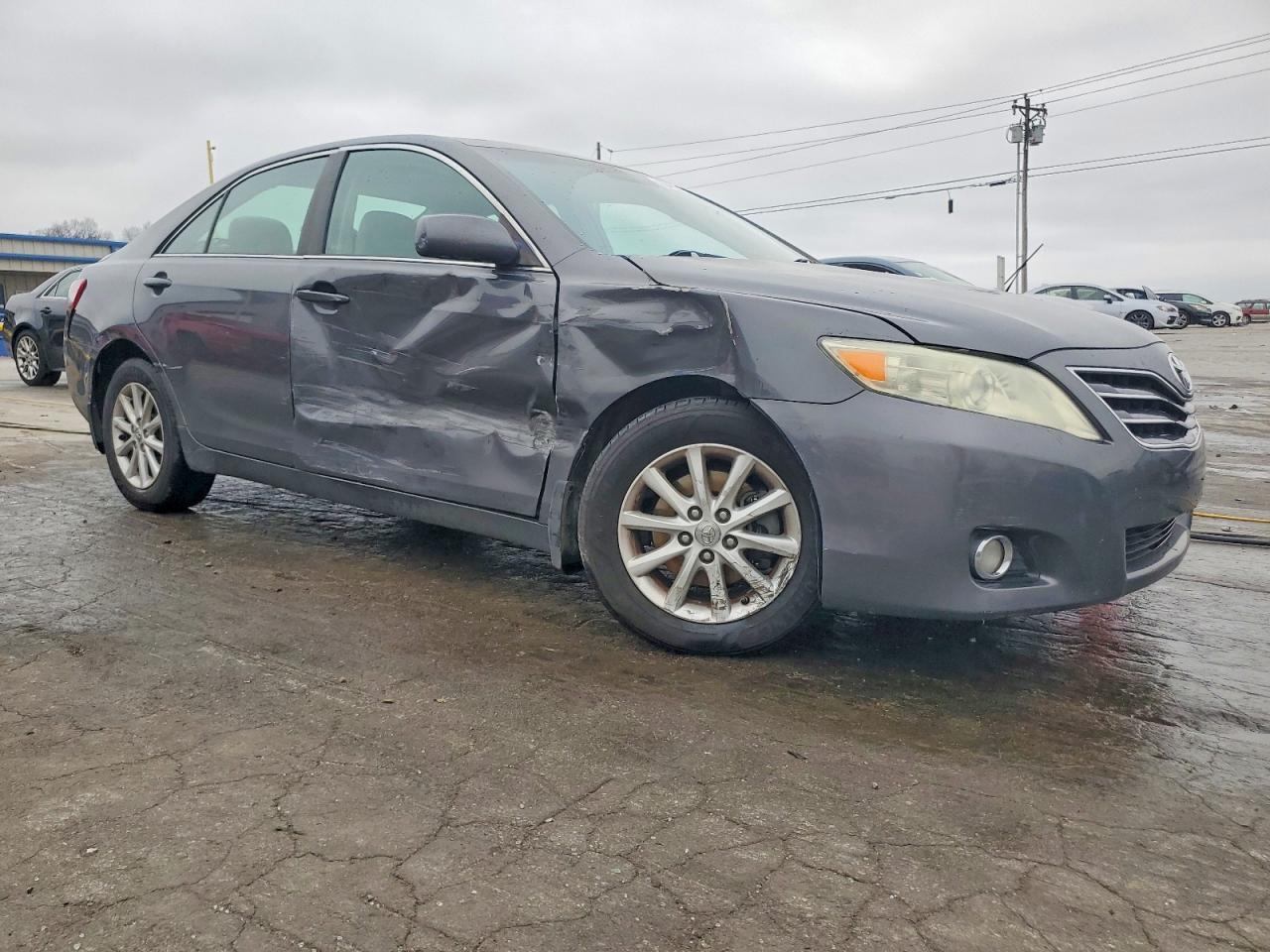 2011 TOYOTA CAMRY XLE photo 4