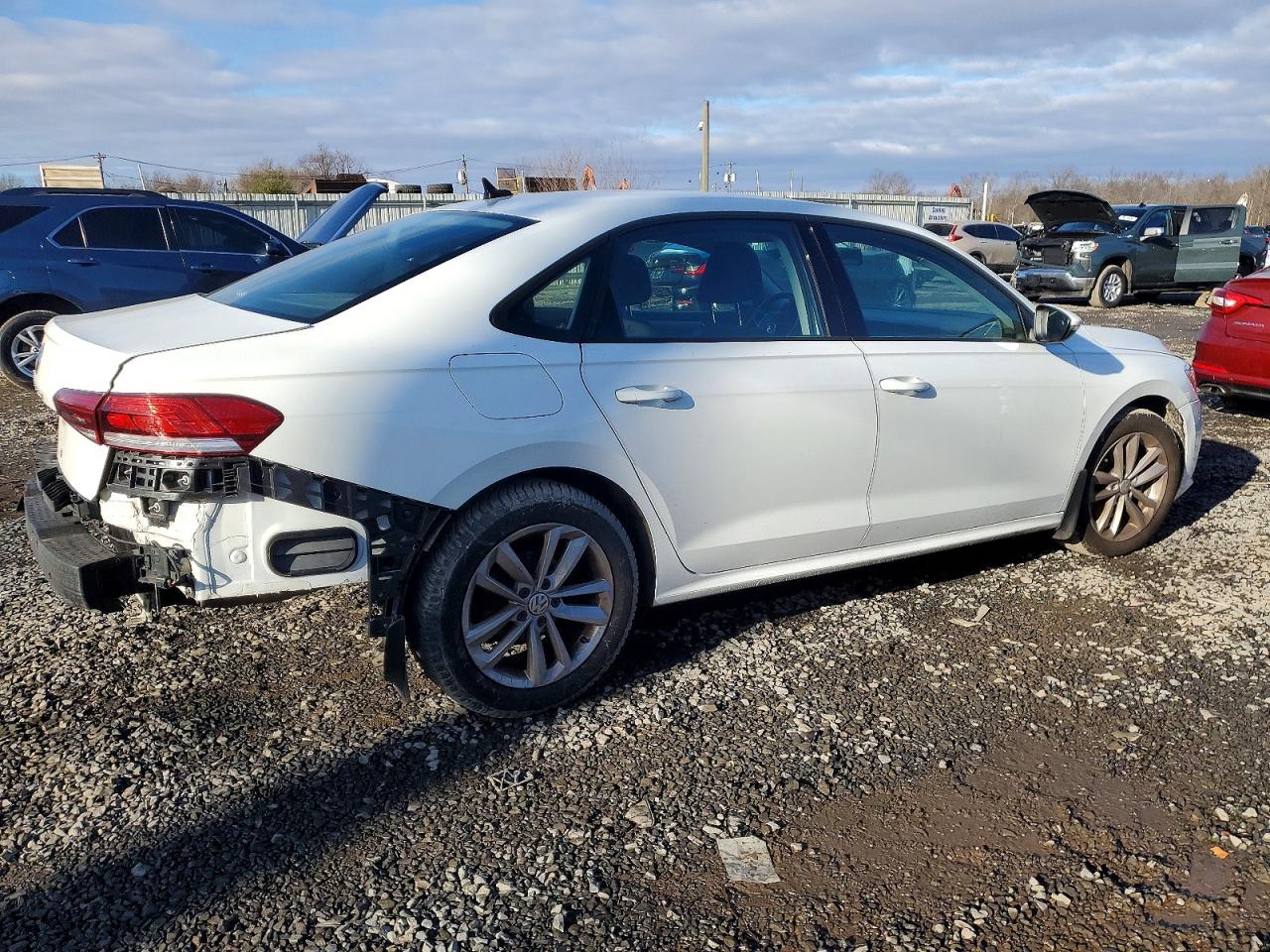 2021 VOLKSWAGEN PASSAT S photo 3