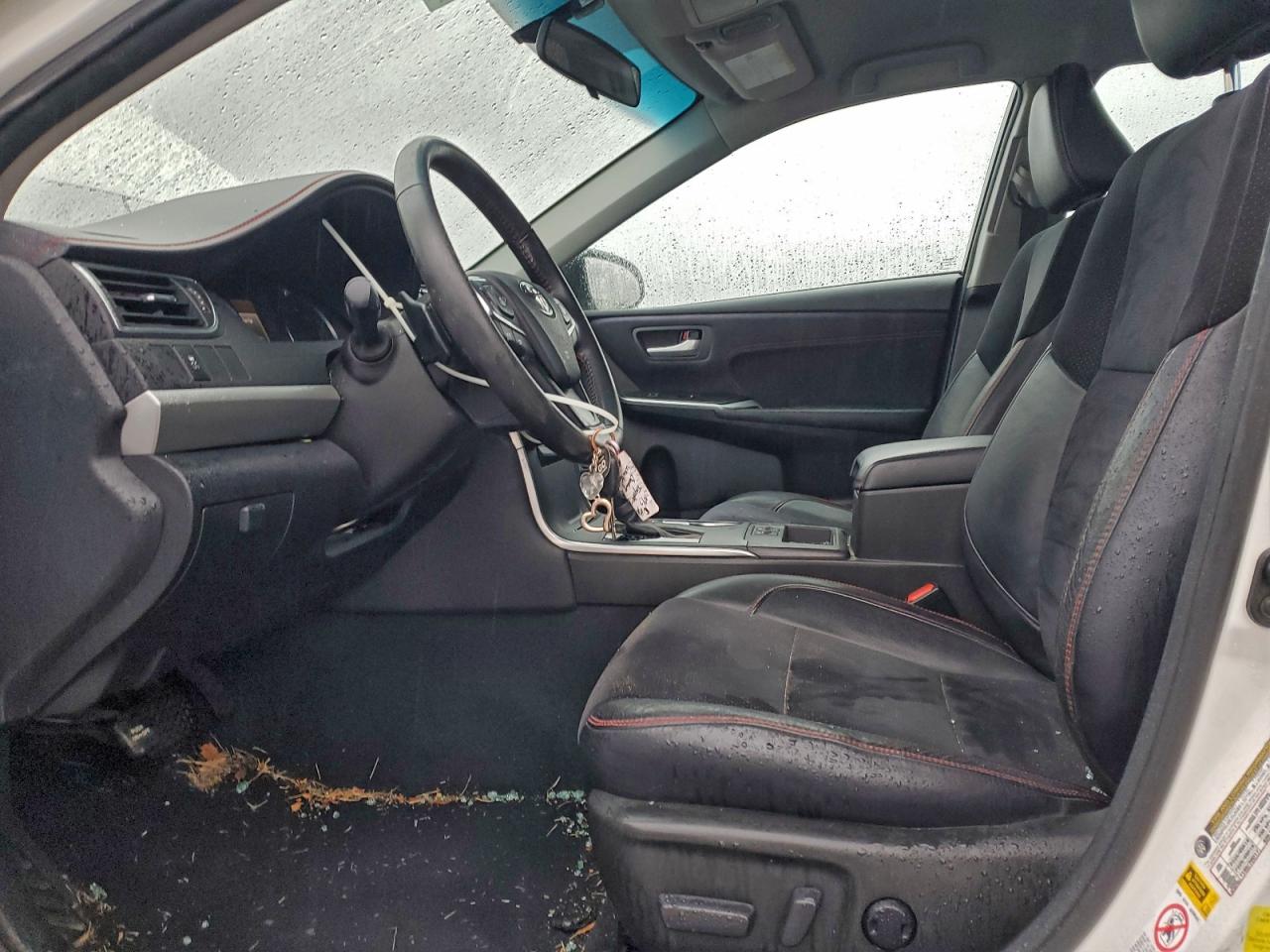 2017 TOYOTA CAMRY LE photo 7