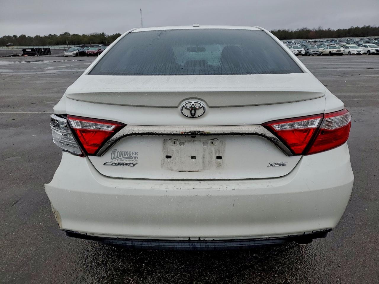 2017 TOYOTA CAMRY LE photo 6