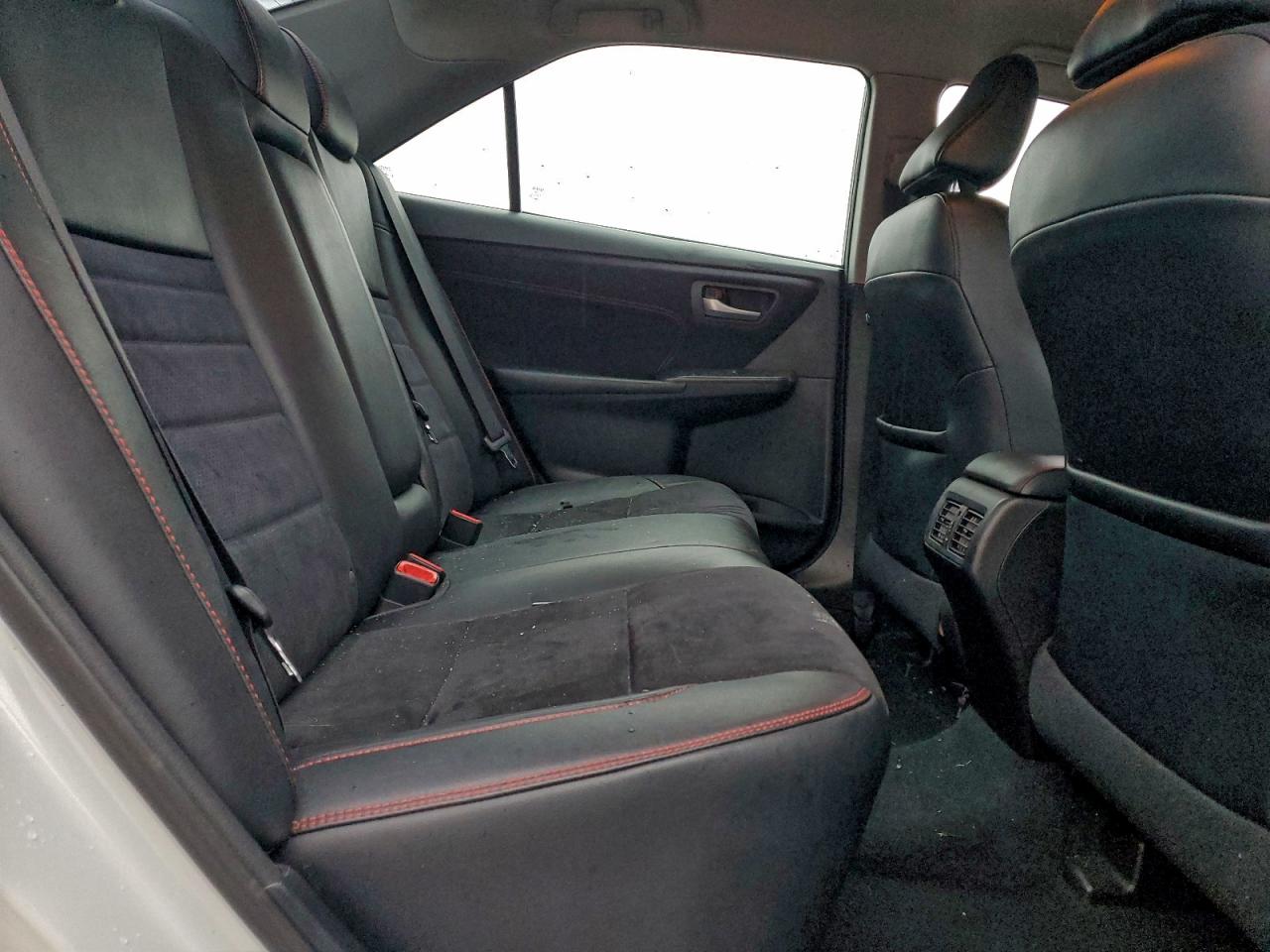 2017 TOYOTA CAMRY LE photo 10