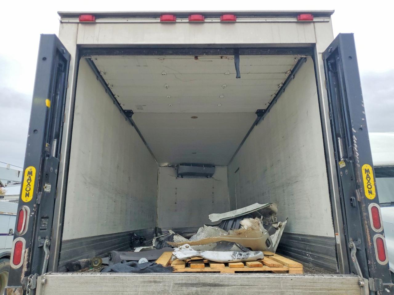 2016 FREIGHTLINER BUSINESS CLASS M2 REFRIGERATED BOX TRUCK photo 10