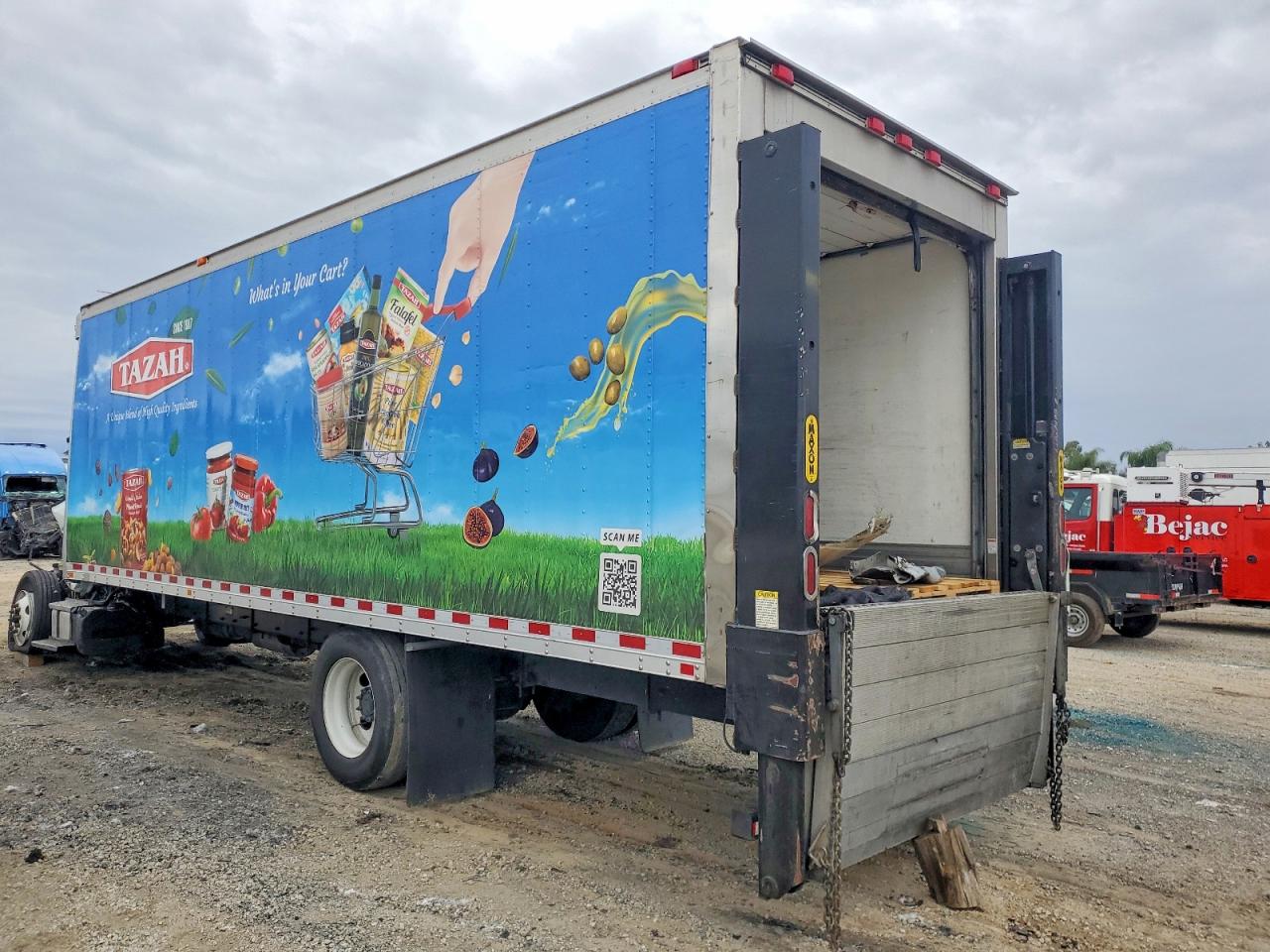 2016 FREIGHTLINER BUSINESS CLASS M2 REFRIGERATED BOX TRUCK photo 2