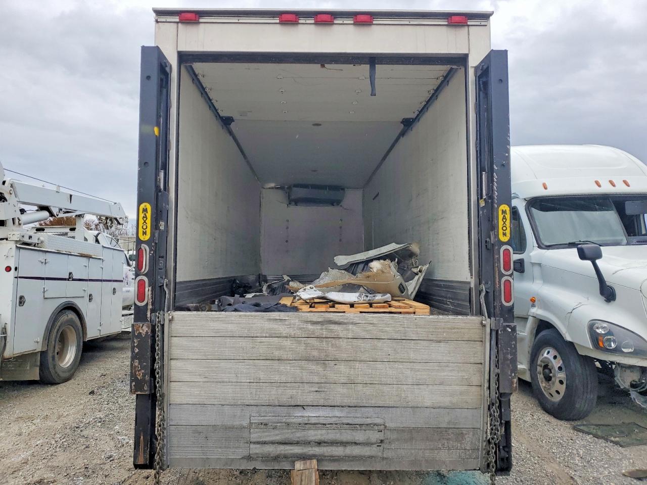 2016 FREIGHTLINER BUSINESS CLASS M2 REFRIGERATED BOX TRUCK photo 6