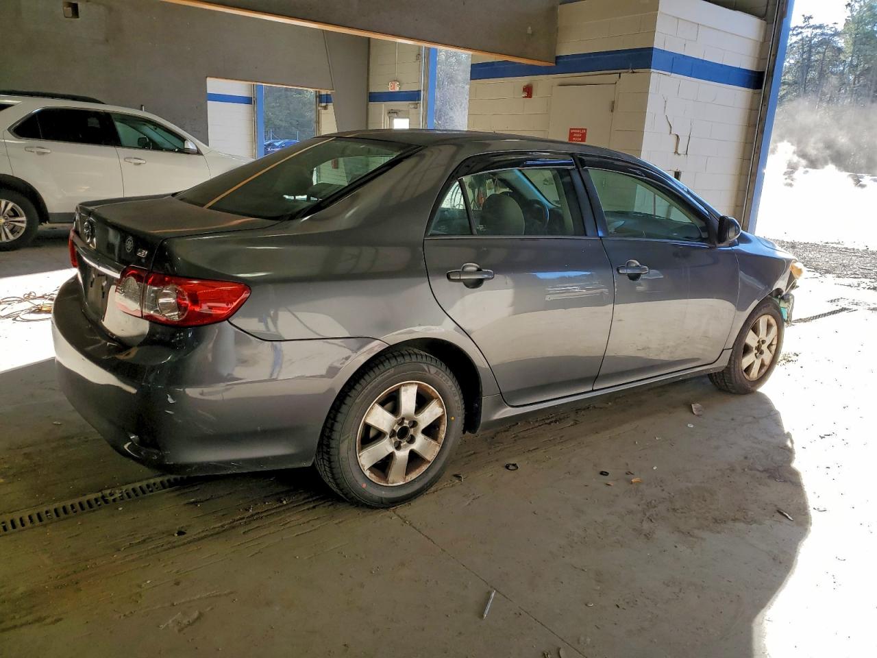 2011 TOYOTA COROLLA BASE photo 3