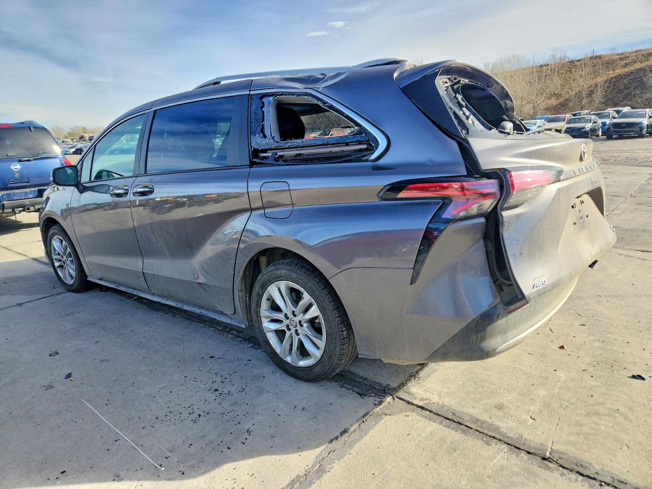 2022 TOYOTA SIENNA LIMITED photo 2
