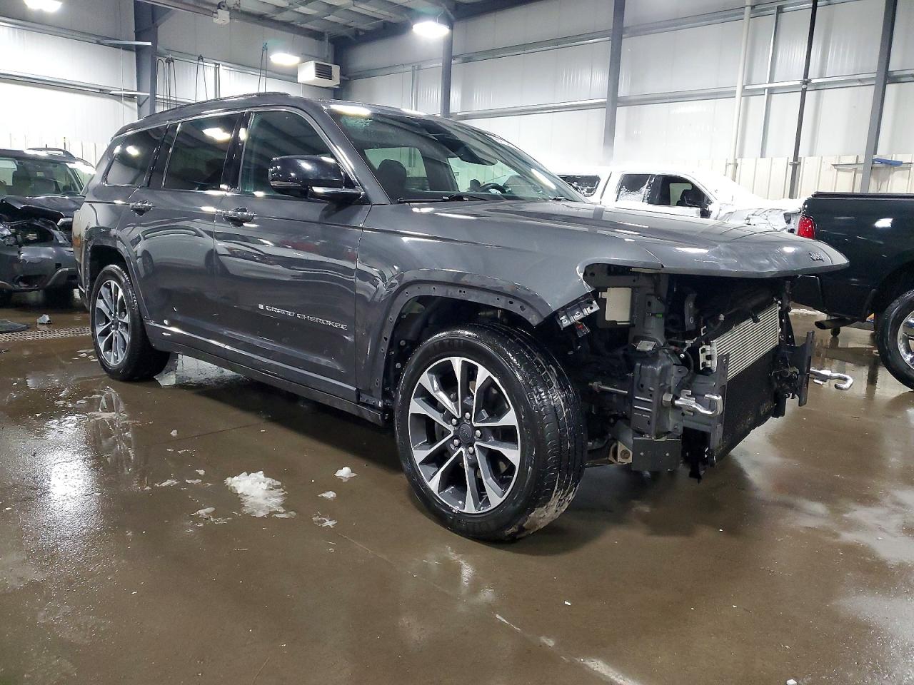 2022 JEEP GRAND CHEROKEE L OVERLAND photo 4