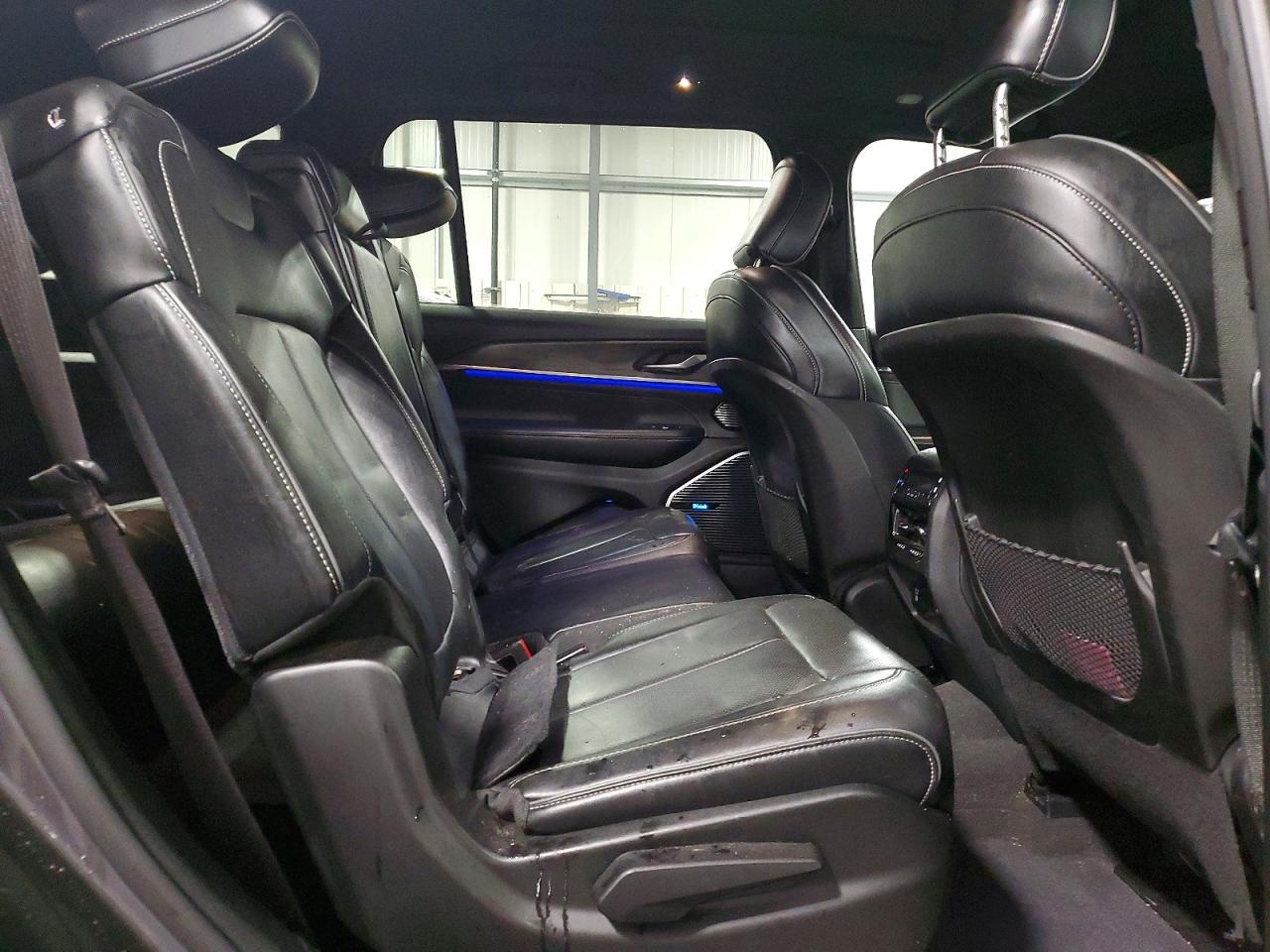 2022 JEEP GRAND CHEROKEE L OVERLAND photo 11