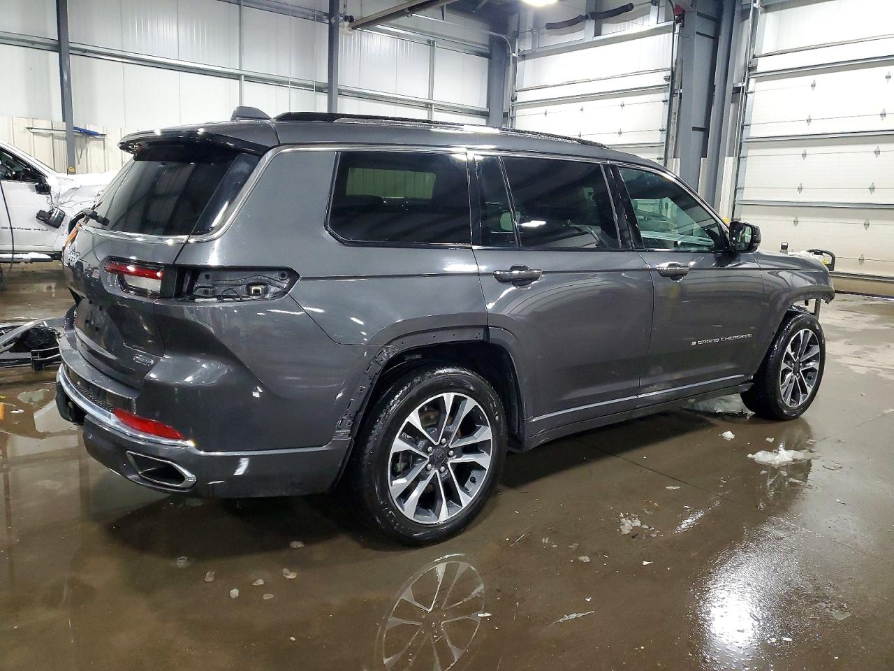 2022 JEEP GRAND CHEROKEE L OVERLAND photo 3