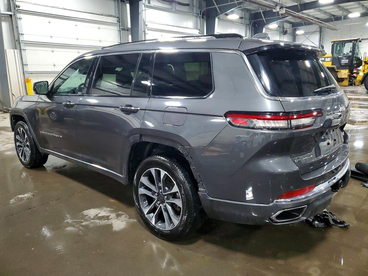 2022 JEEP GRAND CHEROKEE L OVERLAND photo 2