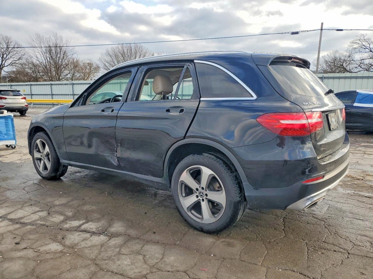 2018 MERCEDES-BENZ GLC 300 4MATIC photo 2