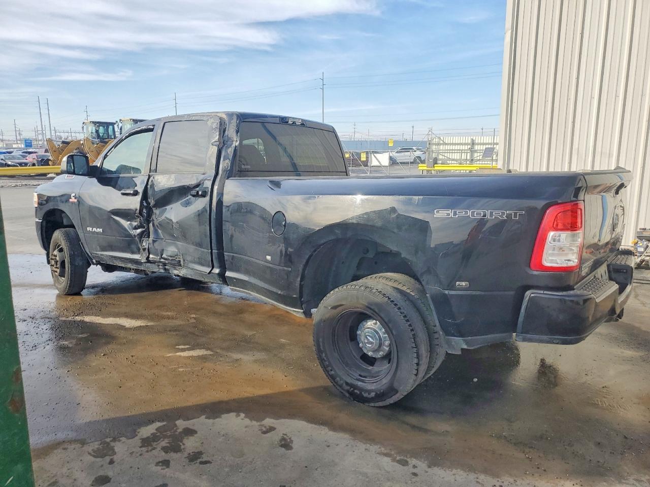 2022 RAM 3500 BIG HORN/LONE STAR photo 2