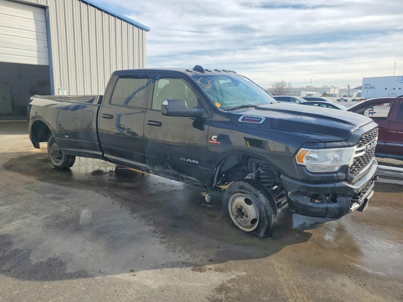 2022 RAM 3500 BIG HORN/LONE STAR photo 4