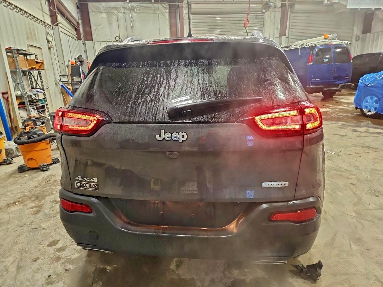 2016 JEEP CHEROKEE LATITUDE photo 11