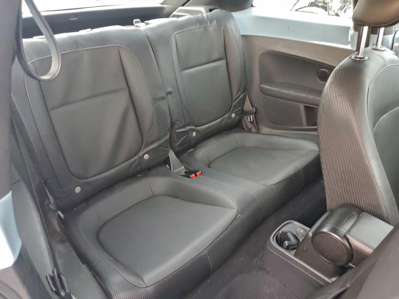 2013 VOLKSWAGEN BEETLE photo 19