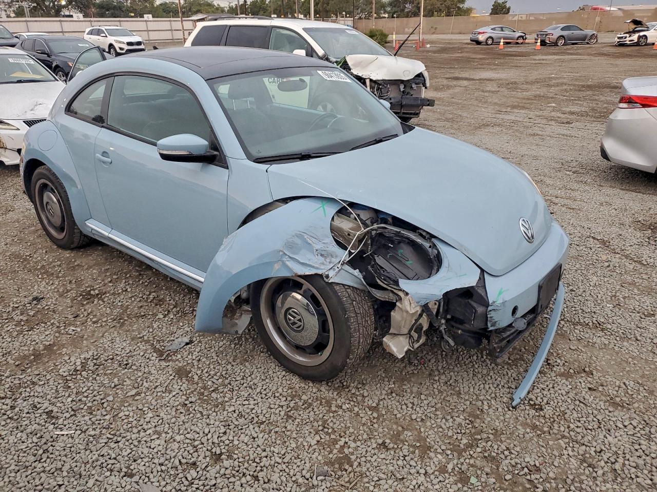 2013 VOLKSWAGEN BEETLE photo 7