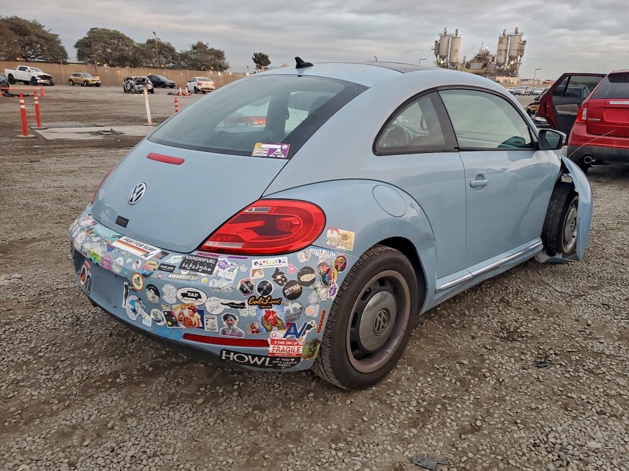 2013 VOLKSWAGEN BEETLE photo 5
