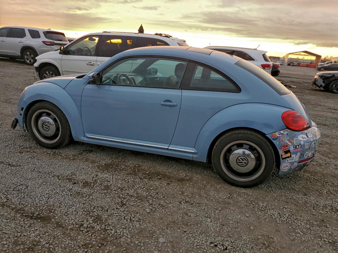 2013 VOLKSWAGEN BEETLE photo 3