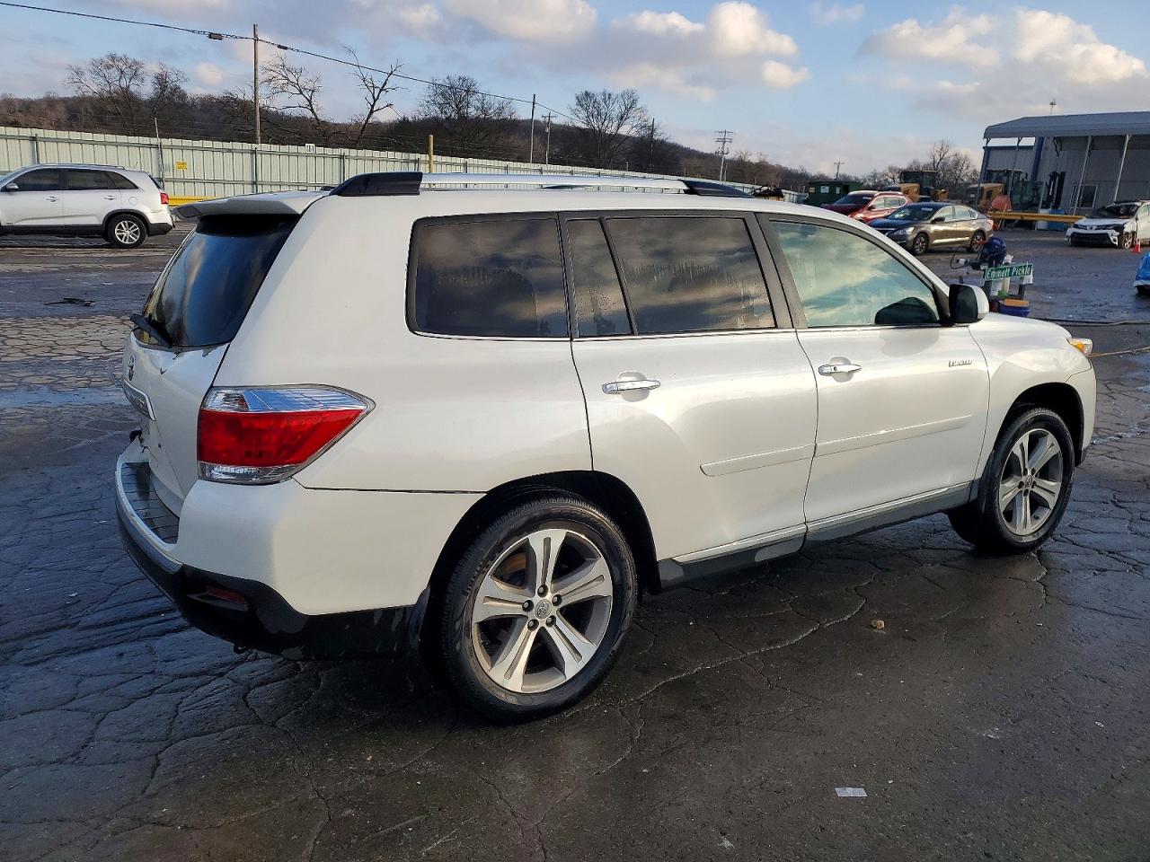 2011 TOYOTA HIGHLANDER LIMITED photo 3