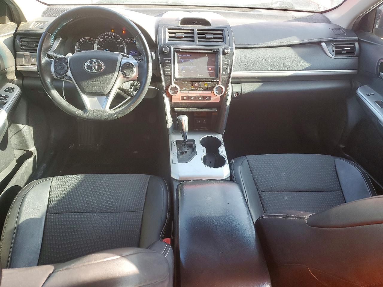 2014 TOYOTA CAMRY L photo 8