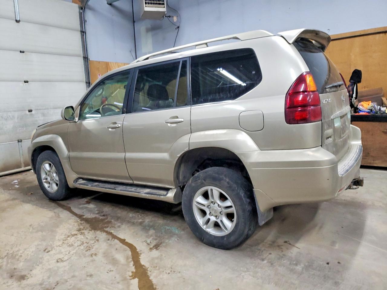 2005 LEXUS GX 470 photo 2