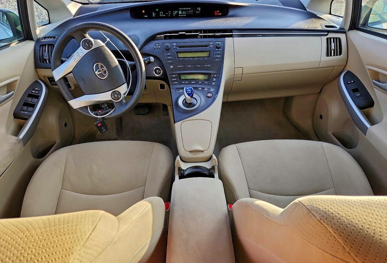2011 TOYOTA PRIUS photo 8