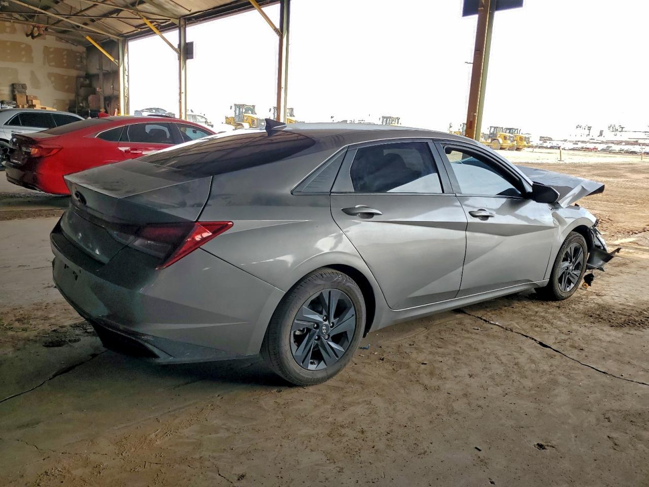 2023 HYUNDAI ELANTRA SEL photo 3