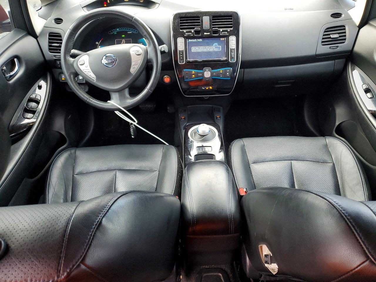 2014 NISSAN LEAF S photo 8