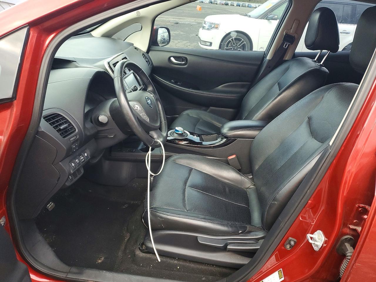 2014 NISSAN LEAF S photo 7