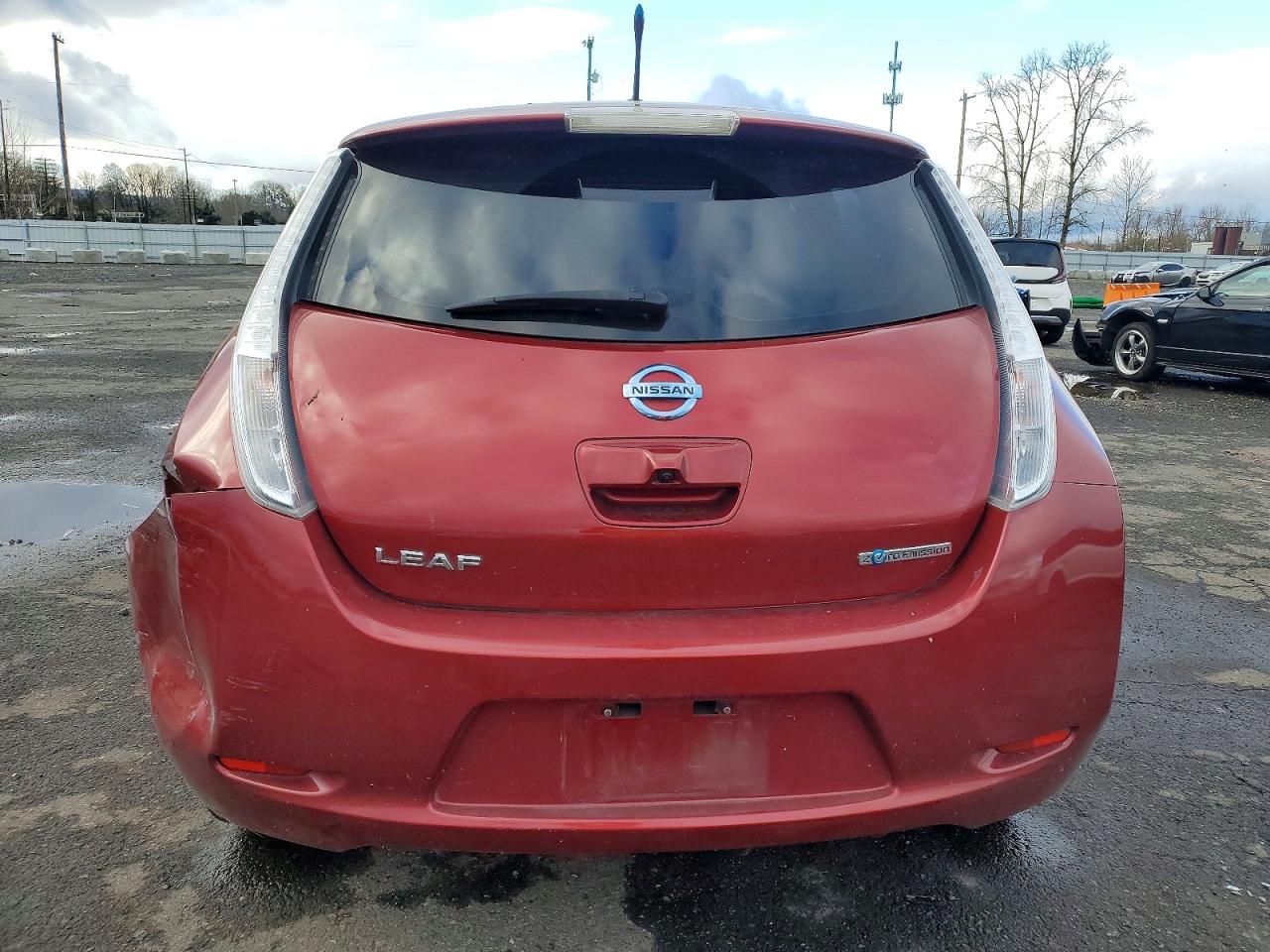 2014 NISSAN LEAF S photo 6