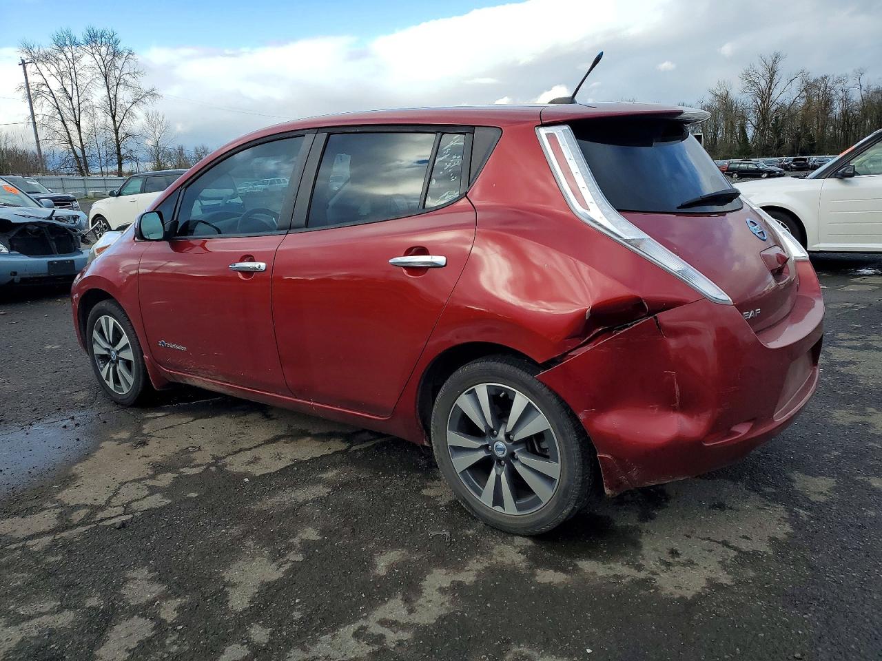 2014 NISSAN LEAF S photo 2