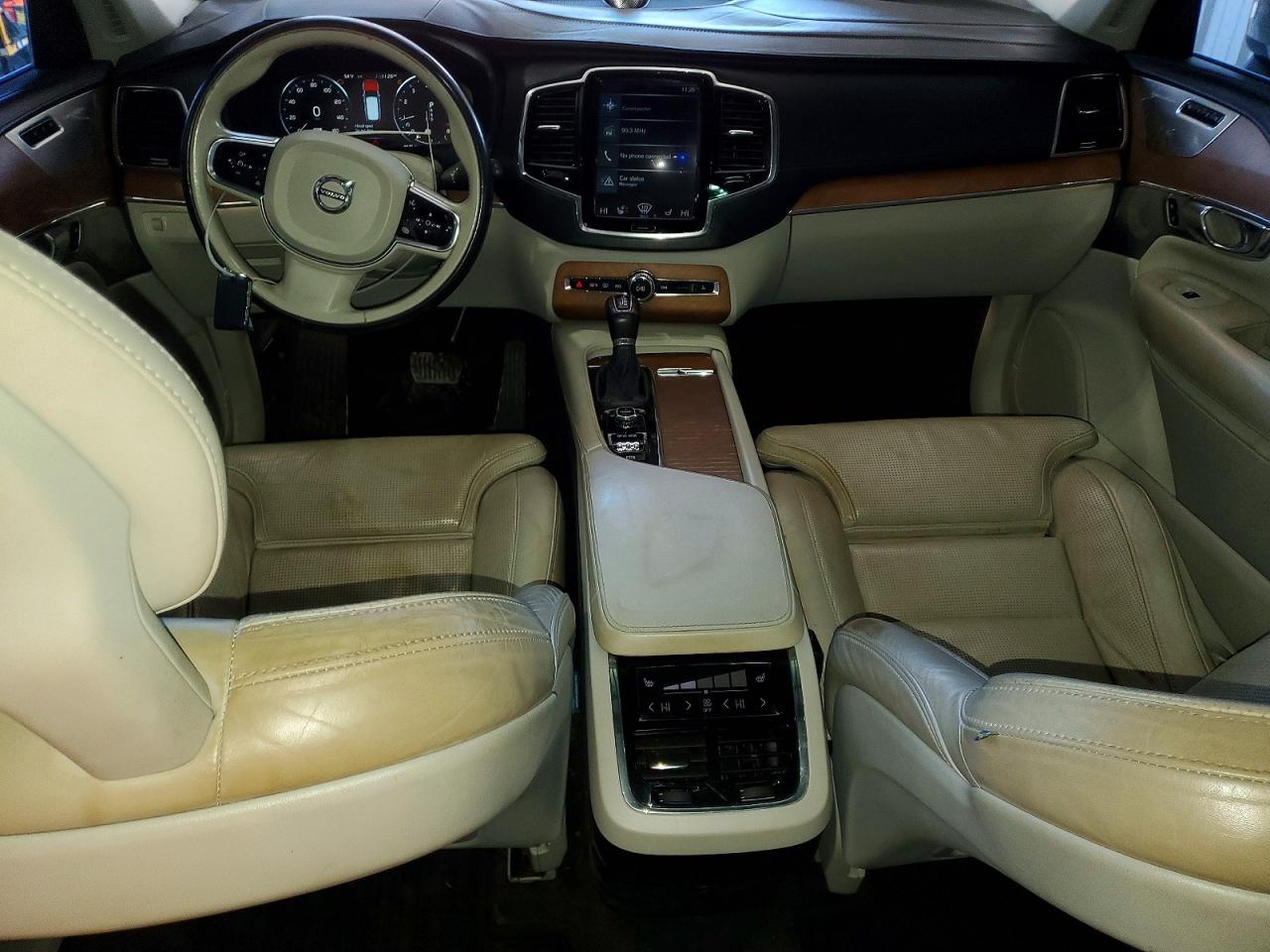 2016 VOLVO XC90 T6 photo 8