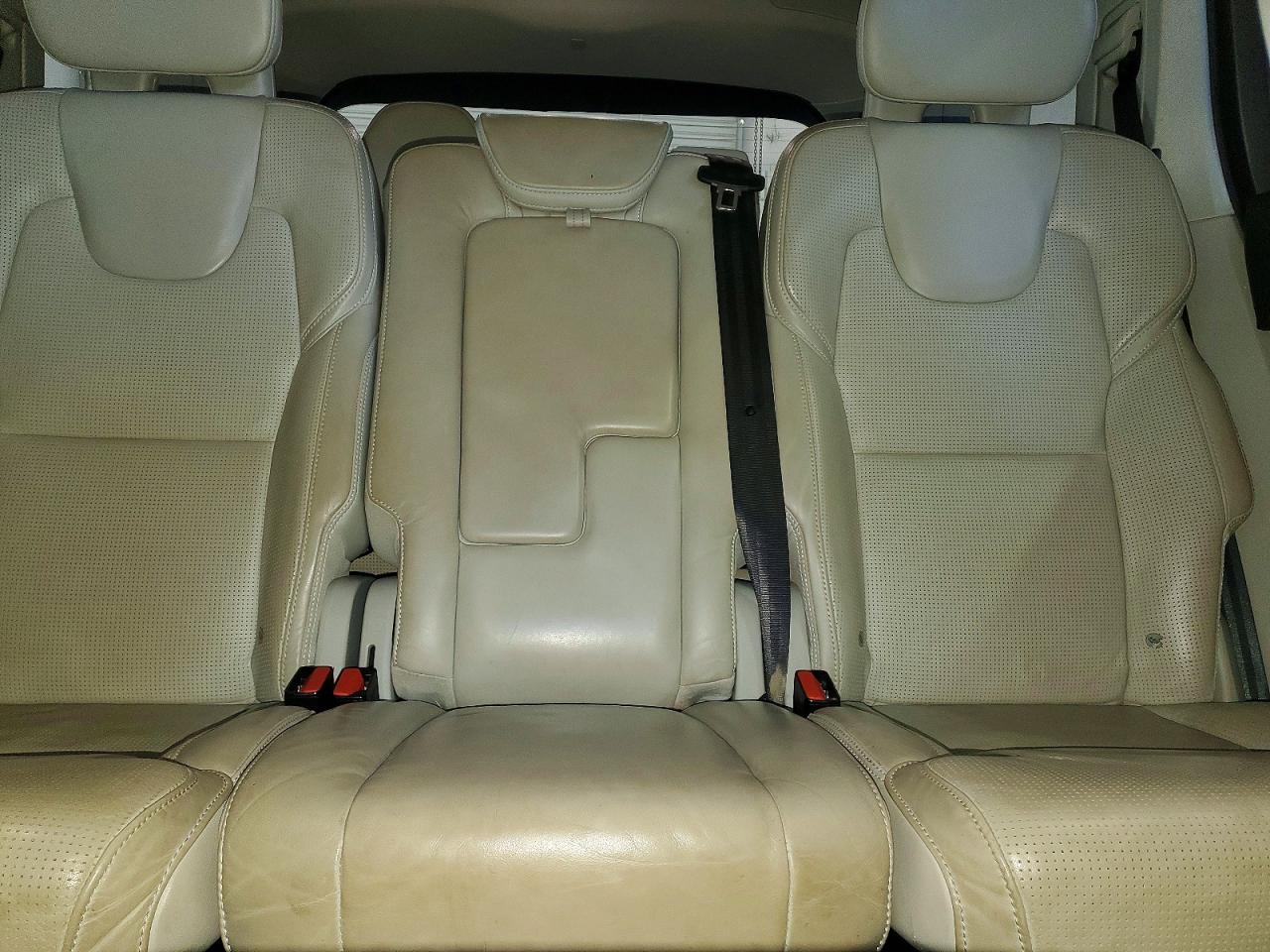 2016 VOLVO XC90 T6 photo 10