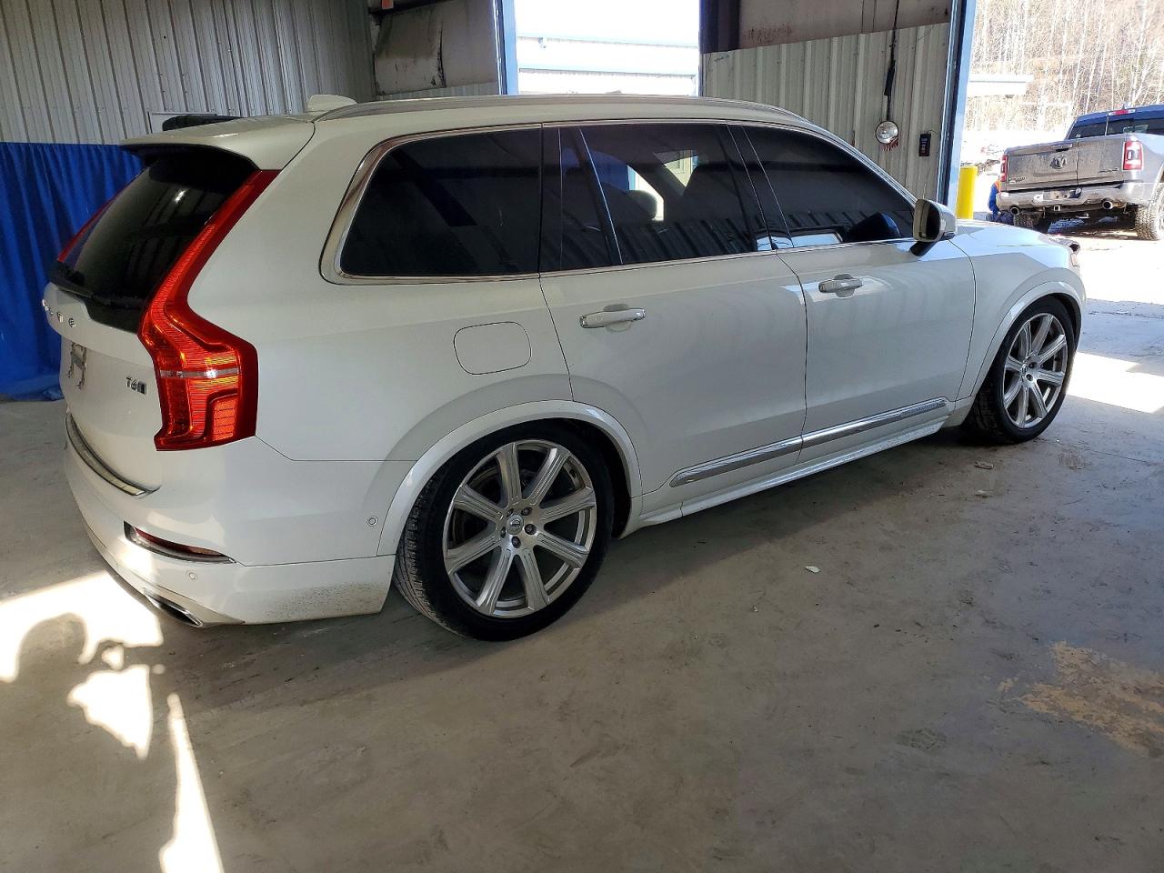 2016 VOLVO XC90 T6 photo 3