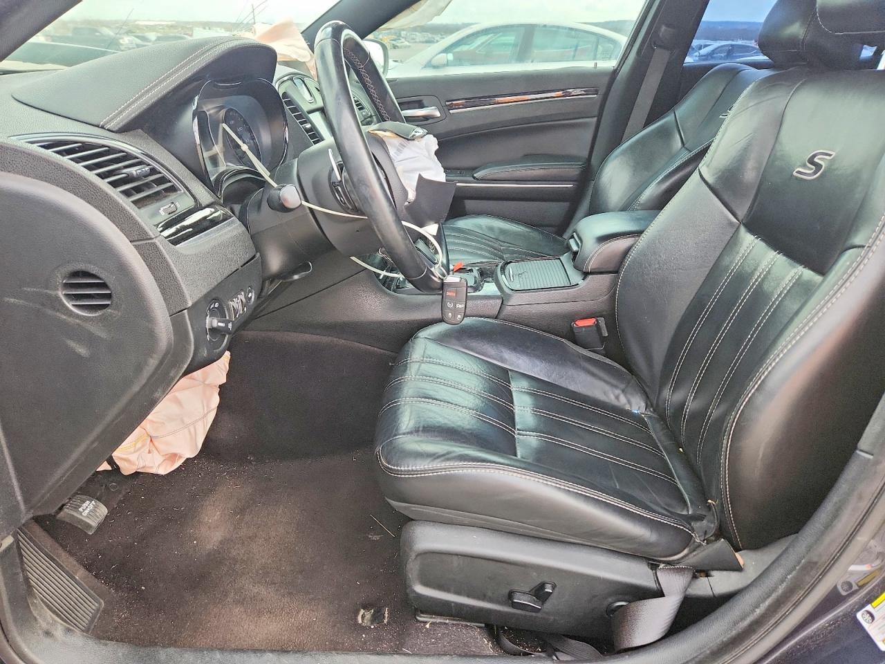 2019 CHRYSLER 300 S photo 19