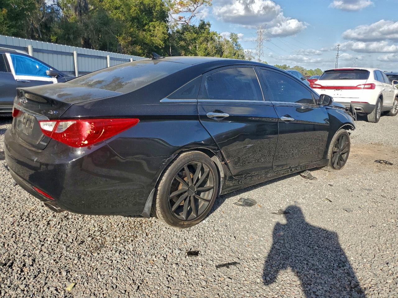 2011 HYUNDAI SONATA SE photo 3