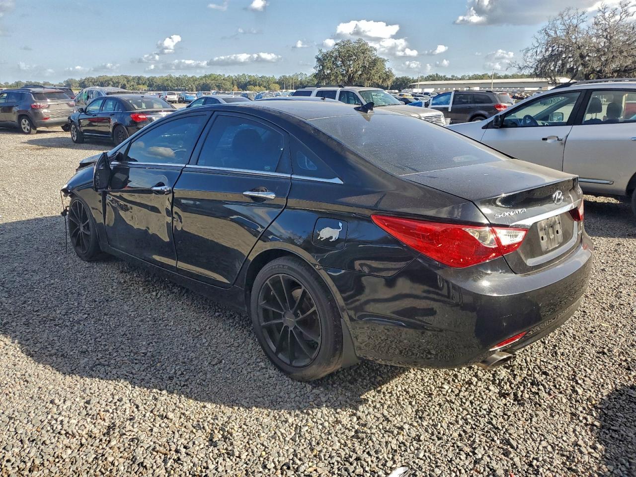 2011 HYUNDAI SONATA SE photo 2