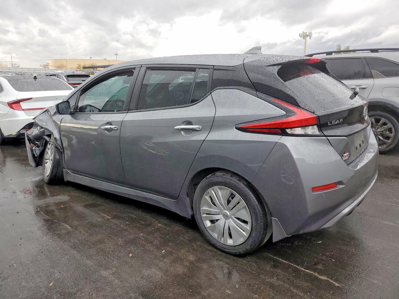 2024 NISSAN LEAF S photo 2