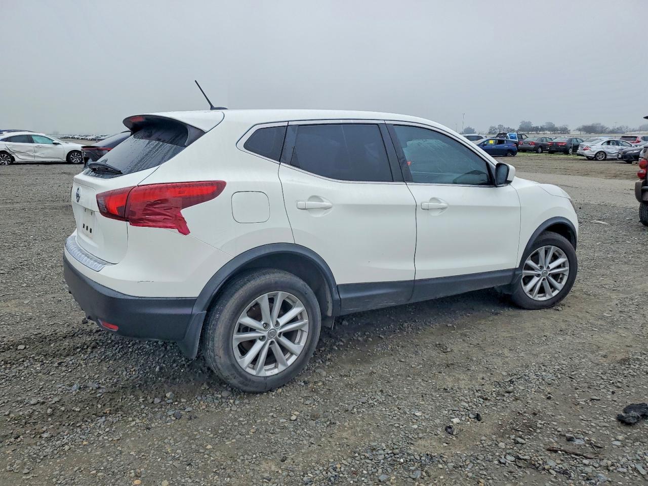 2018 NISSAN ROGUE SPORT S photo 3