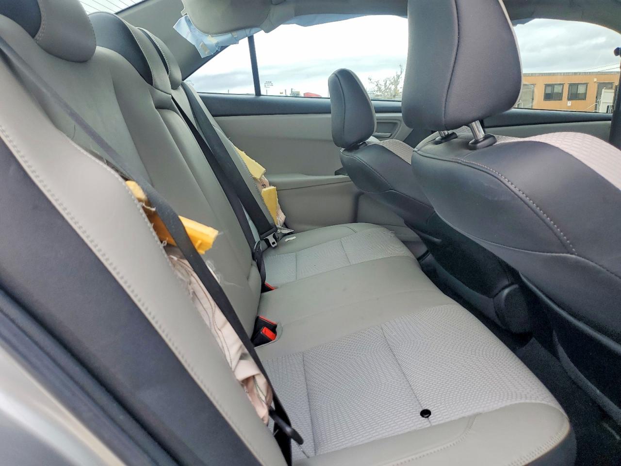 2016 TOYOTA CAMRY LE photo 10