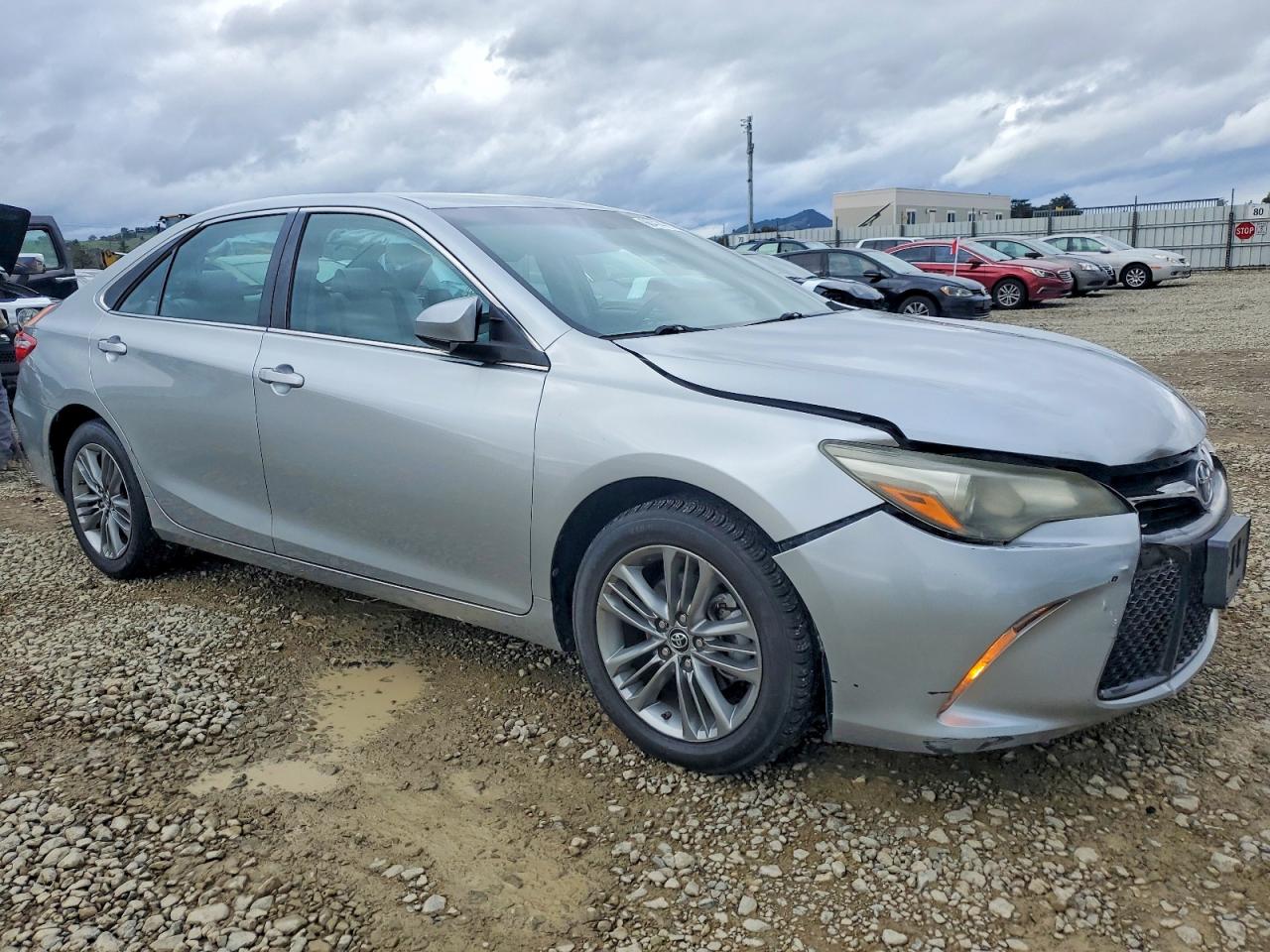 2016 TOYOTA CAMRY LE photo 4