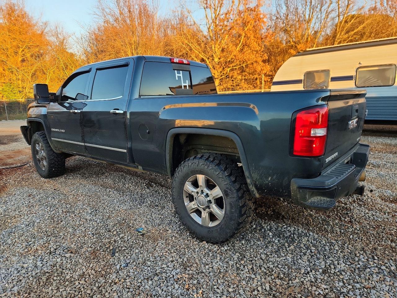 2017 GMC SIERRA K2500 DENALI photo 2