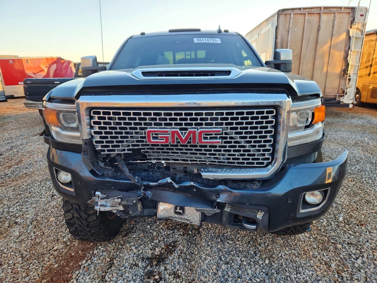 2017 GMC SIERRA K2500 DENALI photo 5