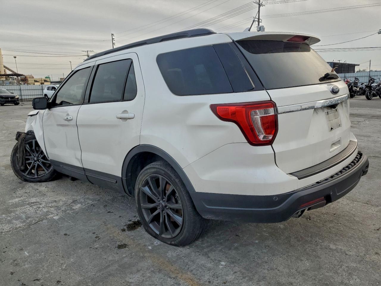 2018 FORD EXPLORER XLT photo 2