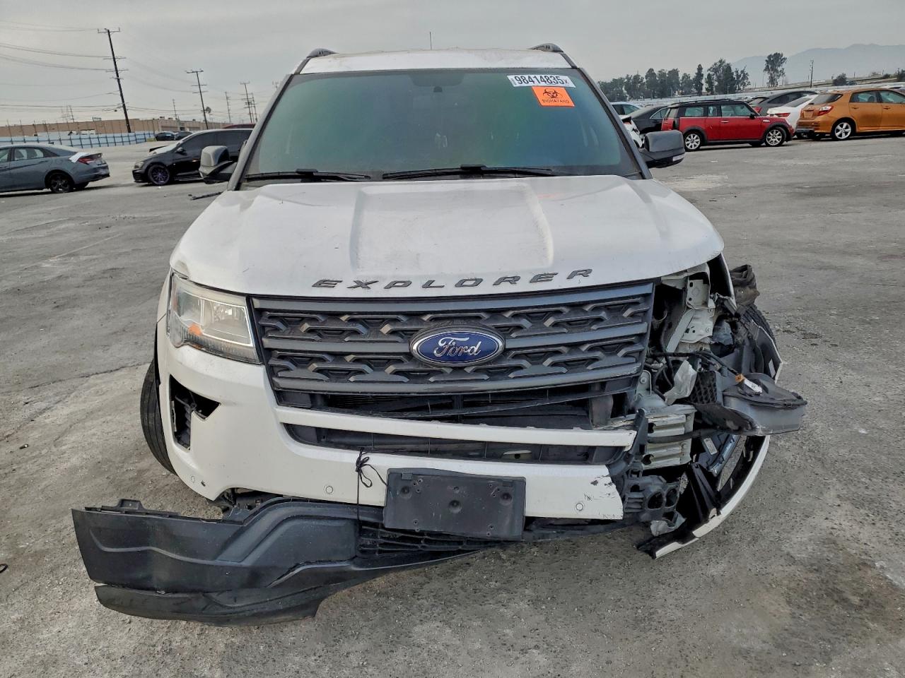 2018 FORD EXPLORER XLT photo 5