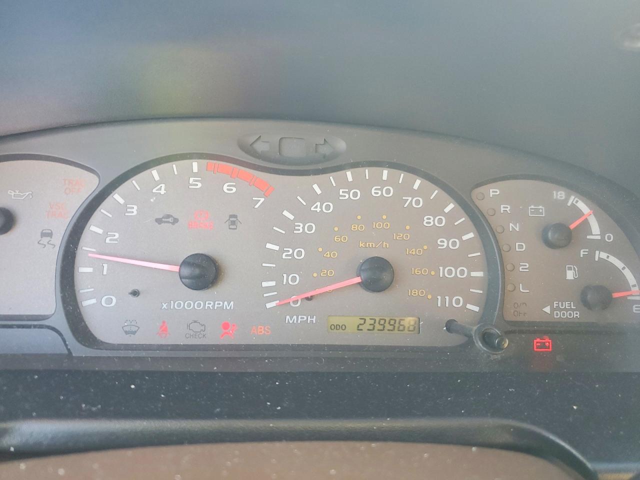 2002 TOYOTA SEQUOIA SR5 photo 9