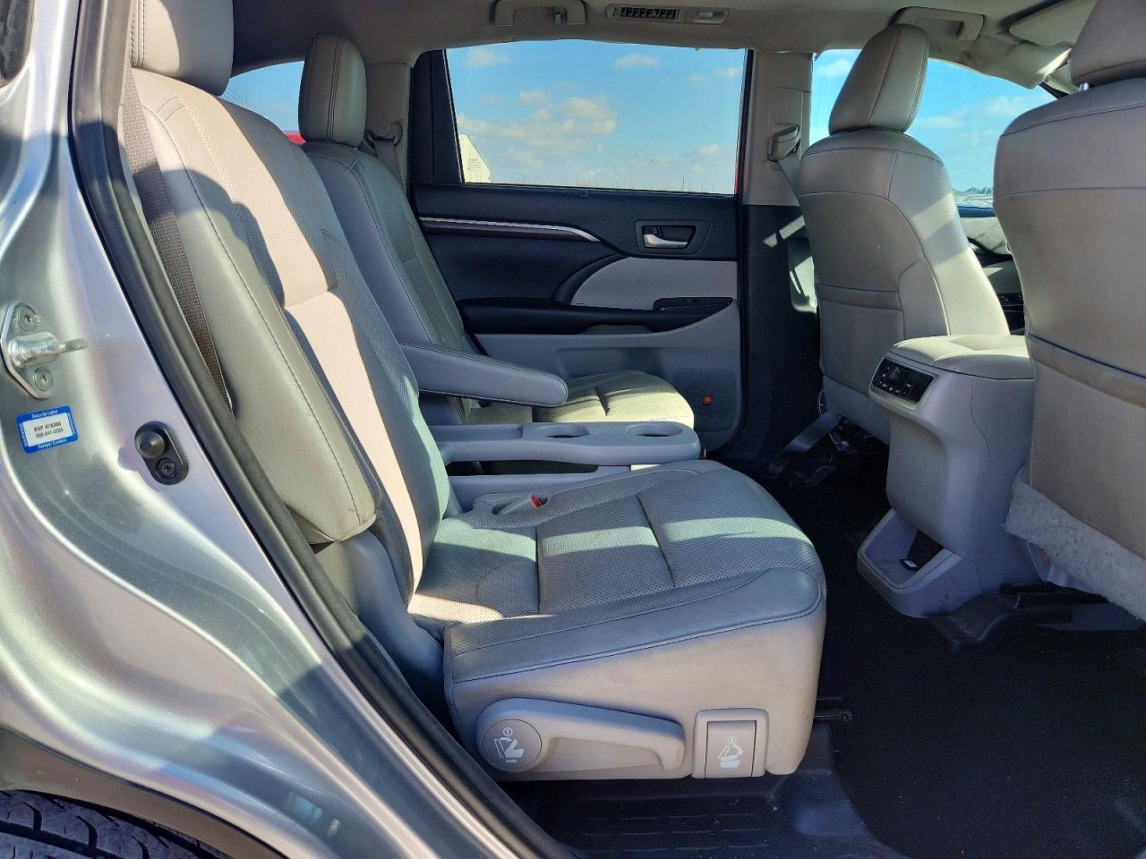 2016 TOYOTA HIGHLANDER LIMITED photo 11