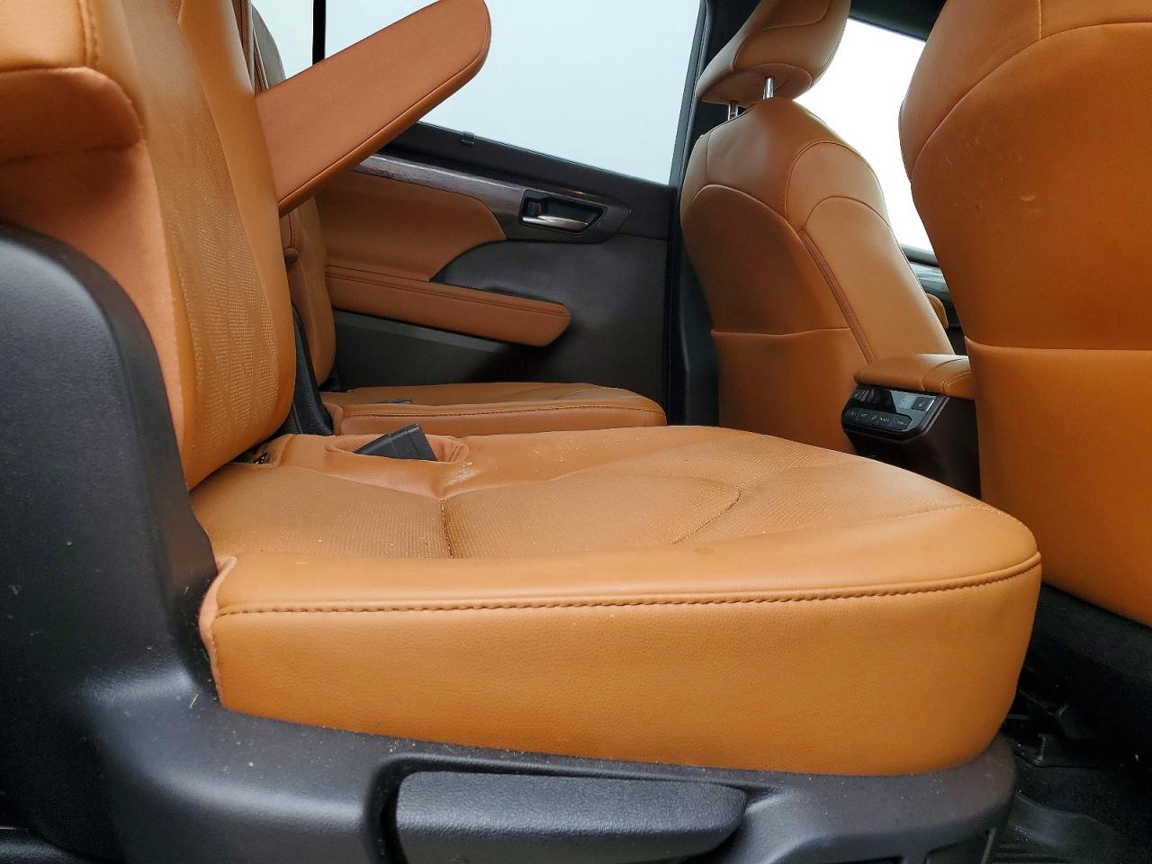 2022 TOYOTA HIGHLANDER PLATINUM photo 11