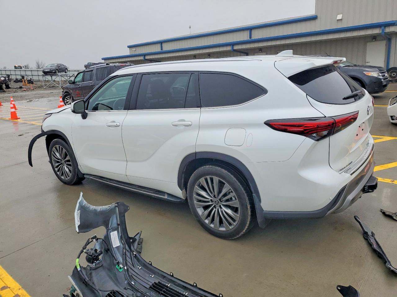 2022 TOYOTA HIGHLANDER PLATINUM photo 2